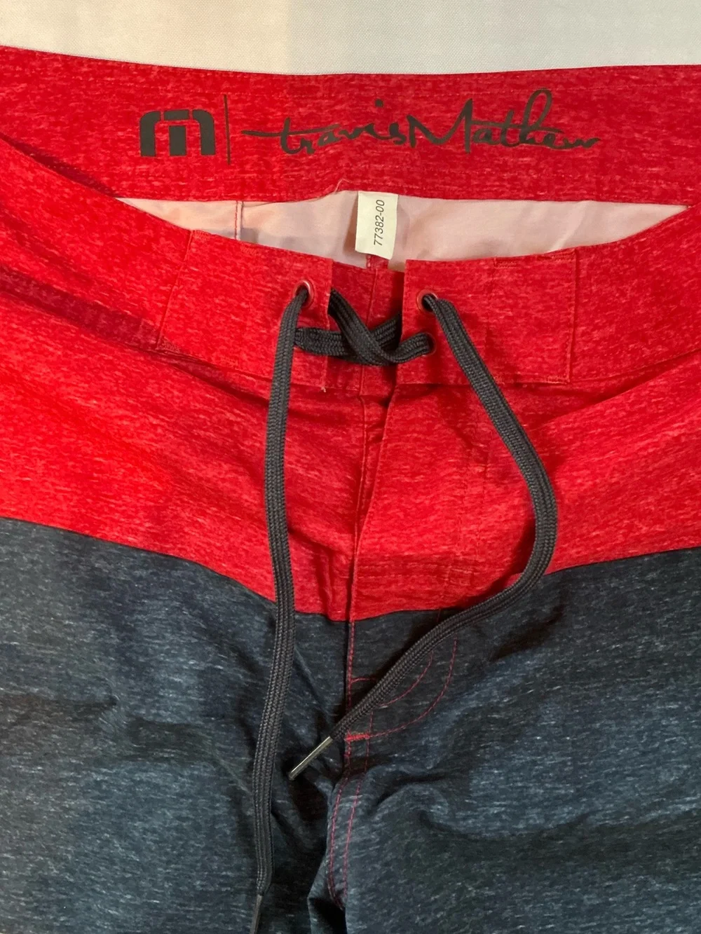 Travis Mathew Mens Red & Navy Blue Colorblock Swim Board Shorts Size Large